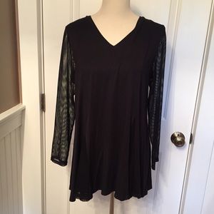 COMFY USA TOP BLACK TUNIC MESH ACCENT V-NECK LONG SLEEVE Size M